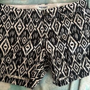 Old Navy Geometric Black and White Women Shorts
